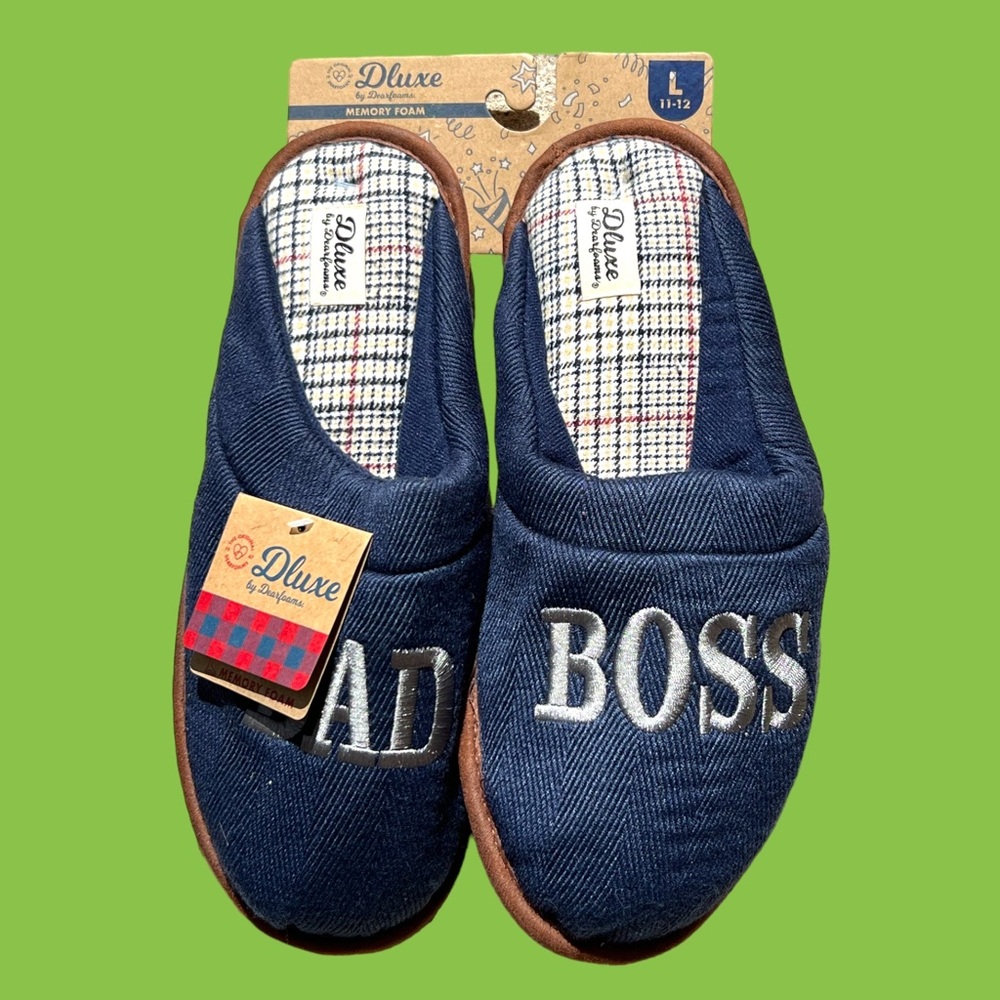 Dlux by Dearfoams Men’s Dad Boss Memory Foam Slippers. Father’s Day Gift. NWT.
